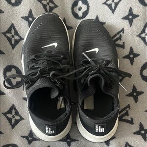 Nike Zoom  Black and White Running Sneakers